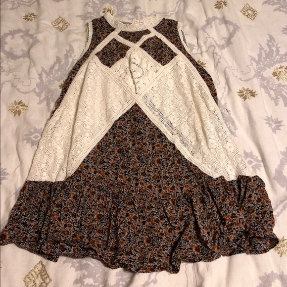 Lace and floral dress - Picture 1 of 2